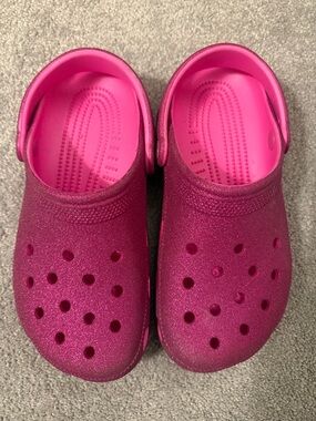 Women’s/girls Crocs, size W8/M6